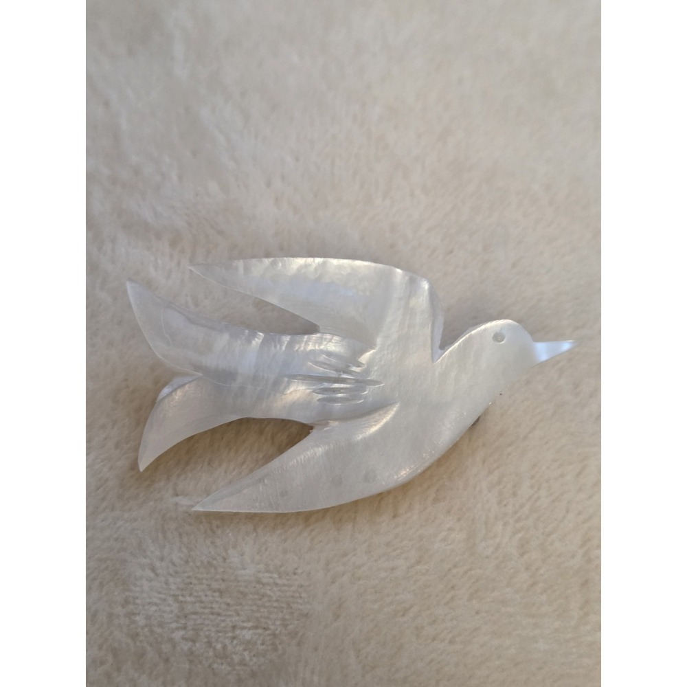 Vintage carved Mother of Pearl peace Dove Bird Brooch, pin, clip